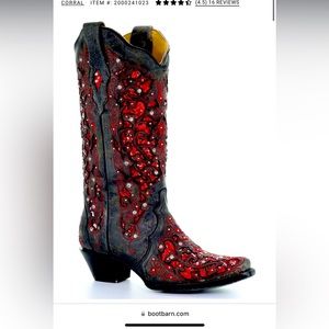 NWT SIZE 7 Corral Boots.